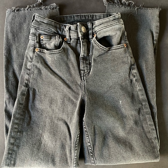 H&M, Divided black acid washed high waisted jeans - Picture 2 of 2